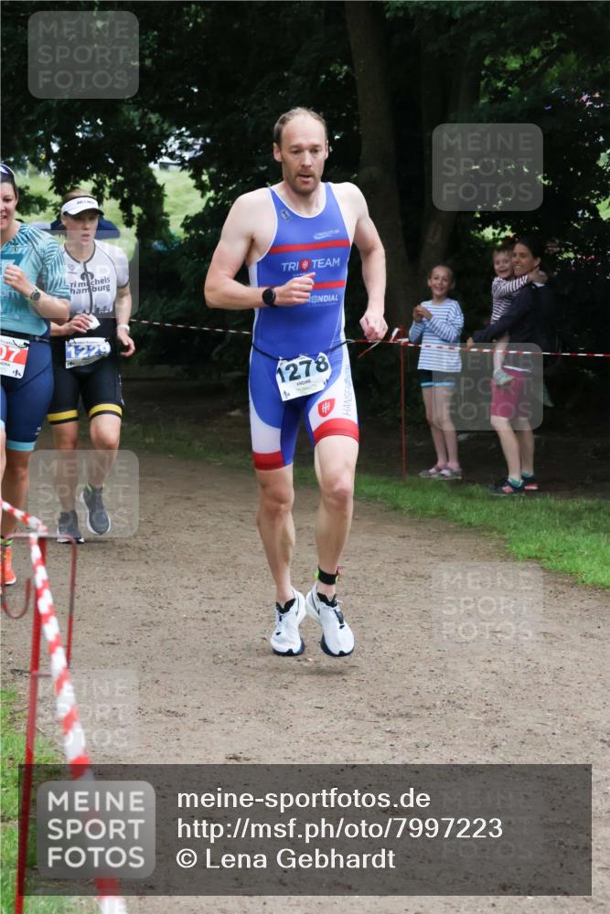 21.06.2025 - 27. Vierlanden-Triathlon Lena Gebhardt http://msf.ph/oto/7997223 15.06.2025 13:54:48 Laufen 07, 1278 meine-sportfotos.de