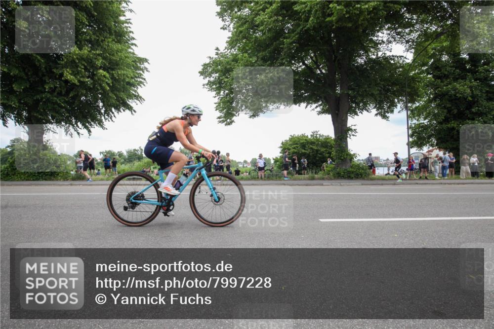 15.06.2025 - 7 Türme Triathlon Yannick Fuchs http://msf.ph/oto/7997228 15.06.2025 13:49:19 Radfahren 720, 847, 858, 994 meine-sportfotos.de