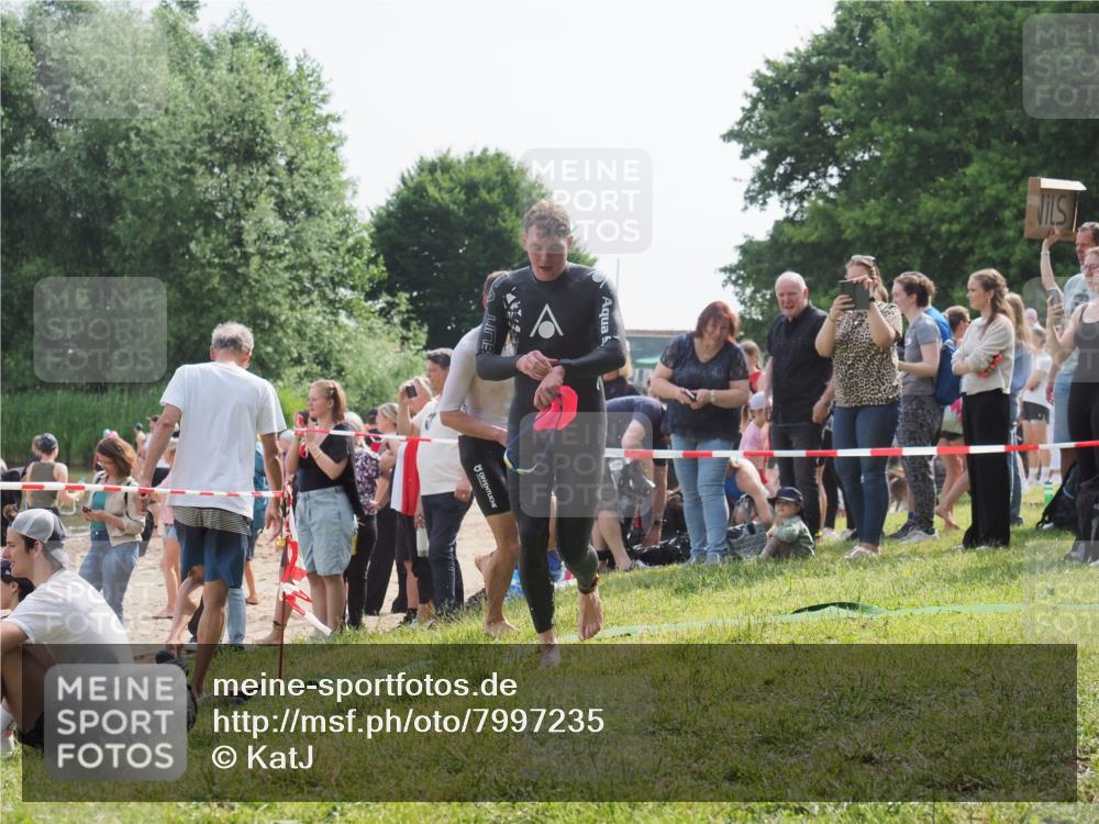 15.06.2025 - 27. Vierlanden-Triathlon KatJ http://msf.ph/oto/7997235 15.06.2025 09:55:48 Schwimmen 273, 280, 300, 303, 331, 338 meine-sportfotos.de