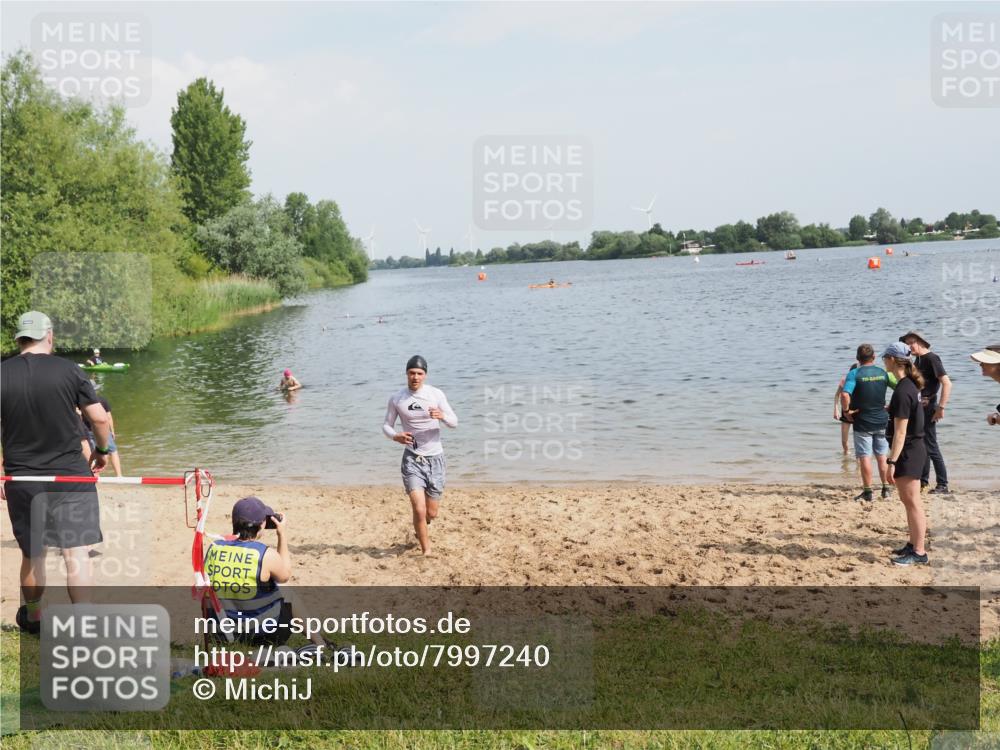 21.06.2025 - 27. Vierlanden-Triathlon MichiJ http://msf.ph/oto/7997240 15.06.2026 09:58:29 Schwimmen 345 meine-sportfotos.de
