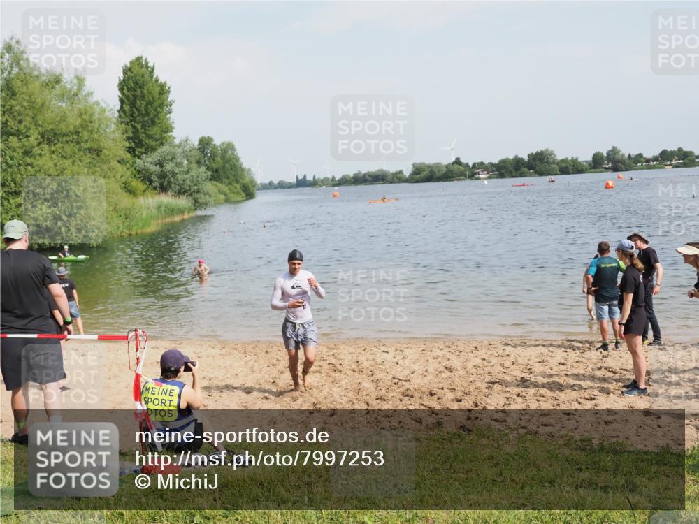 21.06.2025 - 27. Vierlanden-Triathlon MichiJ http://msf.ph/oto/7997253 15.06.2026 09:58:30 Schwimmen 345 meine-sportfotos.de