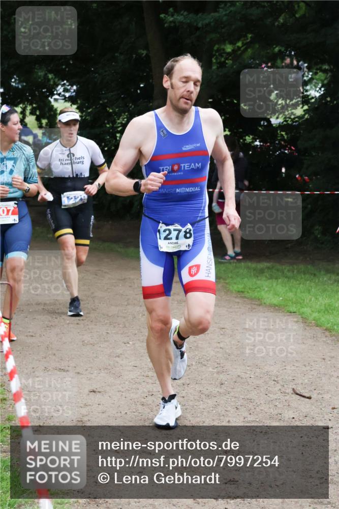 21.06.2025 - 27. Vierlanden-Triathlon Lena Gebhardt http://msf.ph/oto/7997254 15.06.2025 13:54:49 Laufen 07, 122, 1278 meine-sportfotos.de