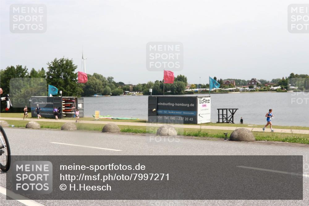 15.06.2025 - 27. Vierlanden-Triathlon H.Heesch http://msf.ph/oto/7997271 15.06.2025 11:32:06 Radfahren 144, 959 meine-sportfotos.de