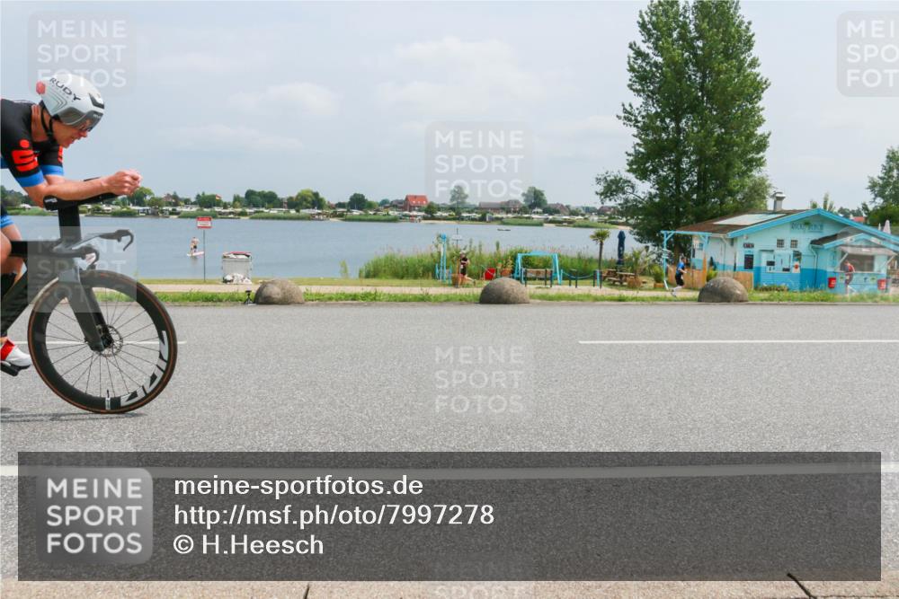 21.06.2025 - 27. Vierlanden-Triathlon H.Heesch http://msf.ph/oto/7997278 15.06.2025 12:25:34 Radfahren 717, 847 meine-sportfotos.de