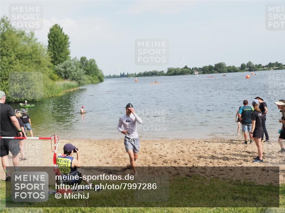 21.06.2025 - 27. Vierlanden-Triathlon MichiJ http://msf.ph/oto/7997286 15.06.2026 09:58:30 Schwimmen 345 meine-sportfotos.de