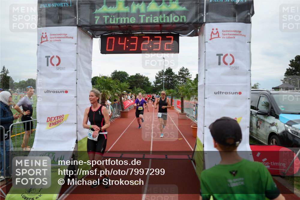 15.06.2025 - 7 Türme Triathlon Michael Strokosch http://msf.ph/oto/7997299 15.06.2025 14:32:32 Ziel 488, 495, 533, 830, 1035 meine-sportfotos.de