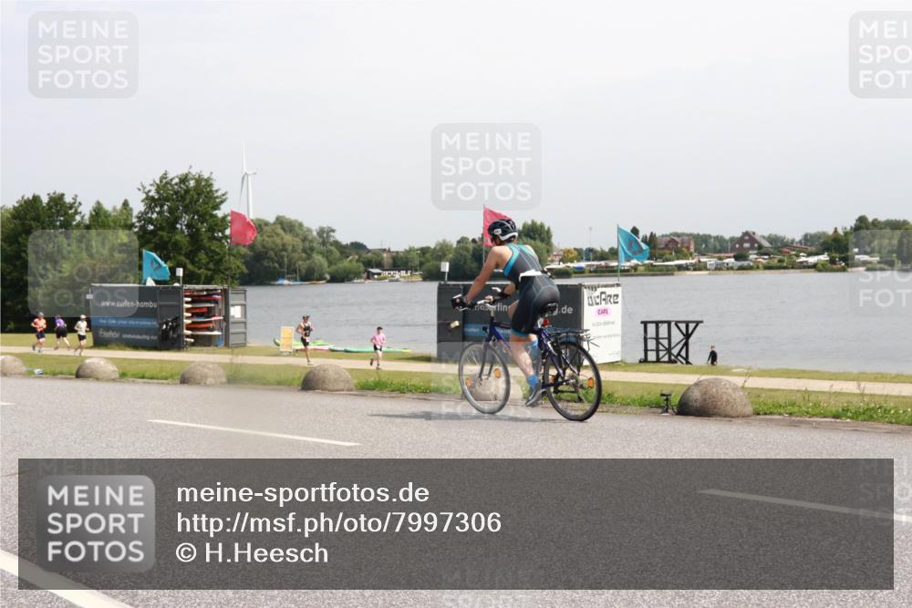 15.06.2025 - 27. Vierlanden-Triathlon H.Heesch http://msf.ph/oto/7997306 15.06.2025 11:32:10 Radfahren 144, 959 meine-sportfotos.de