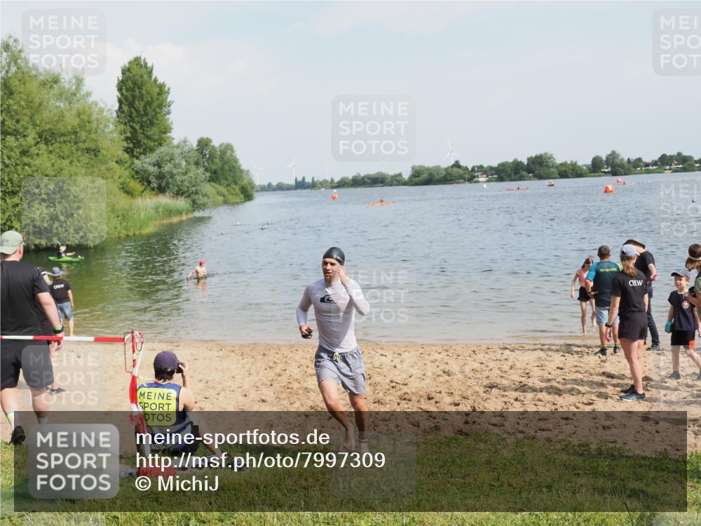 21.06.2025 - 27. Vierlanden-Triathlon MichiJ http://msf.ph/oto/7997309 15.06.2026 09:58:30 Schwimmen 345 meine-sportfotos.de