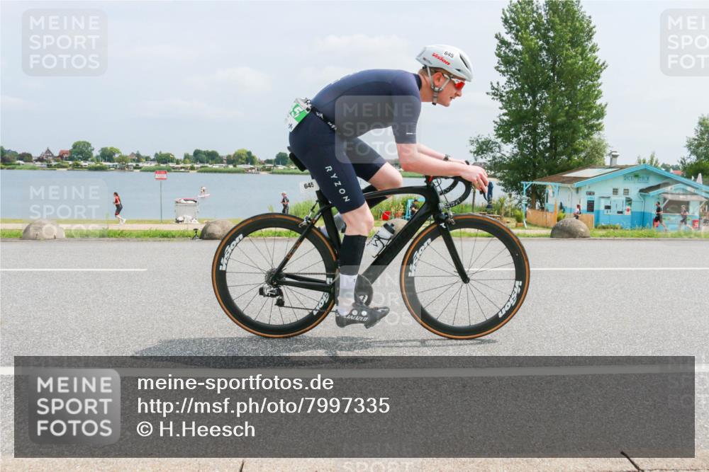 21.06.2025 - 27. Vierlanden-Triathlon H.Heesch http://msf.ph/oto/7997335 15.06.2025 12:25:47 Radfahren 645, 981 meine-sportfotos.de