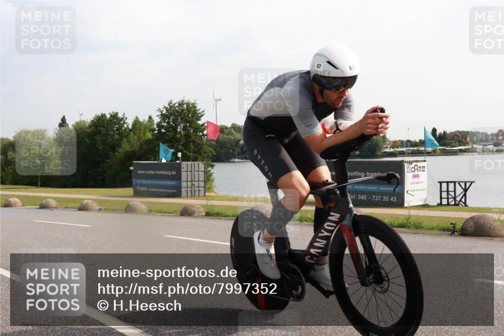 15.06.2025 - 27. Vierlanden-Triathlon H.Heesch http://msf.ph/oto/7997352 15.06.2025 09:34:27 Radfahren 87, 188 meine-sportfotos.de