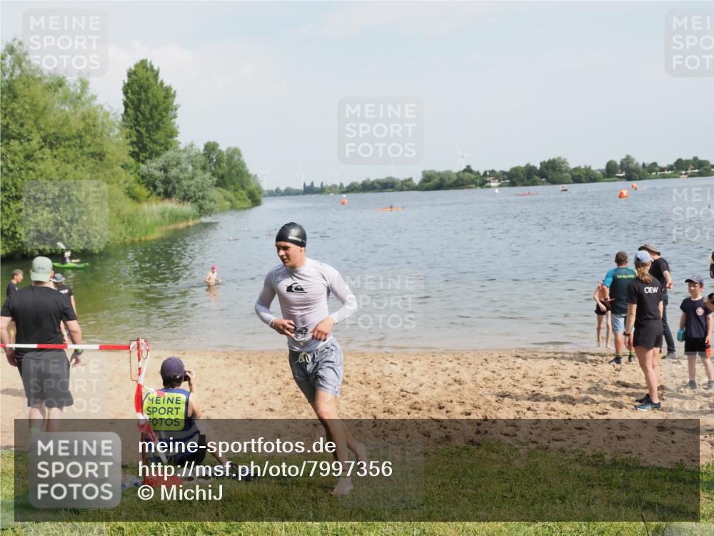 21.06.2025 - 27. Vierlanden-Triathlon MichiJ http://msf.ph/oto/7997356 15.06.2026 09:58:31 Schwimmen 345 meine-sportfotos.de