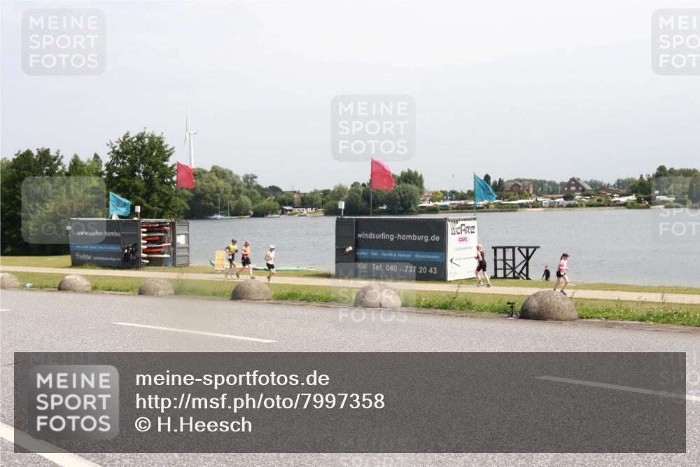 15.06.2025 - 27. Vierlanden-Triathlon H.Heesch http://msf.ph/oto/7997358 15.06.2025 11:32:16 Radfahren 892 meine-sportfotos.de