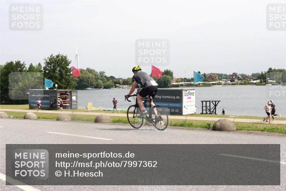 15.06.2025 - 27. Vierlanden-Triathlon H.Heesch http://msf.ph/oto/7997362 15.06.2025 11:32:24 Radfahren 955 meine-sportfotos.de