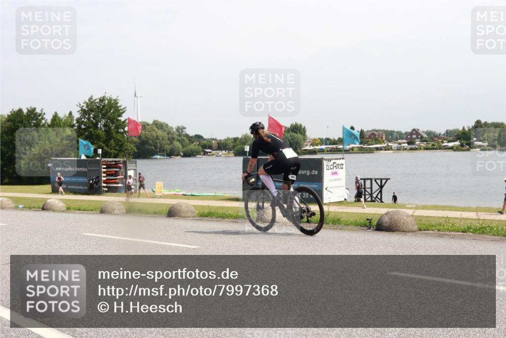 15.06.2025 - 27. Vierlanden-Triathlon H.Heesch http://msf.ph/oto/7997368 15.06.2025 11:32:25 Radfahren 955 meine-sportfotos.de