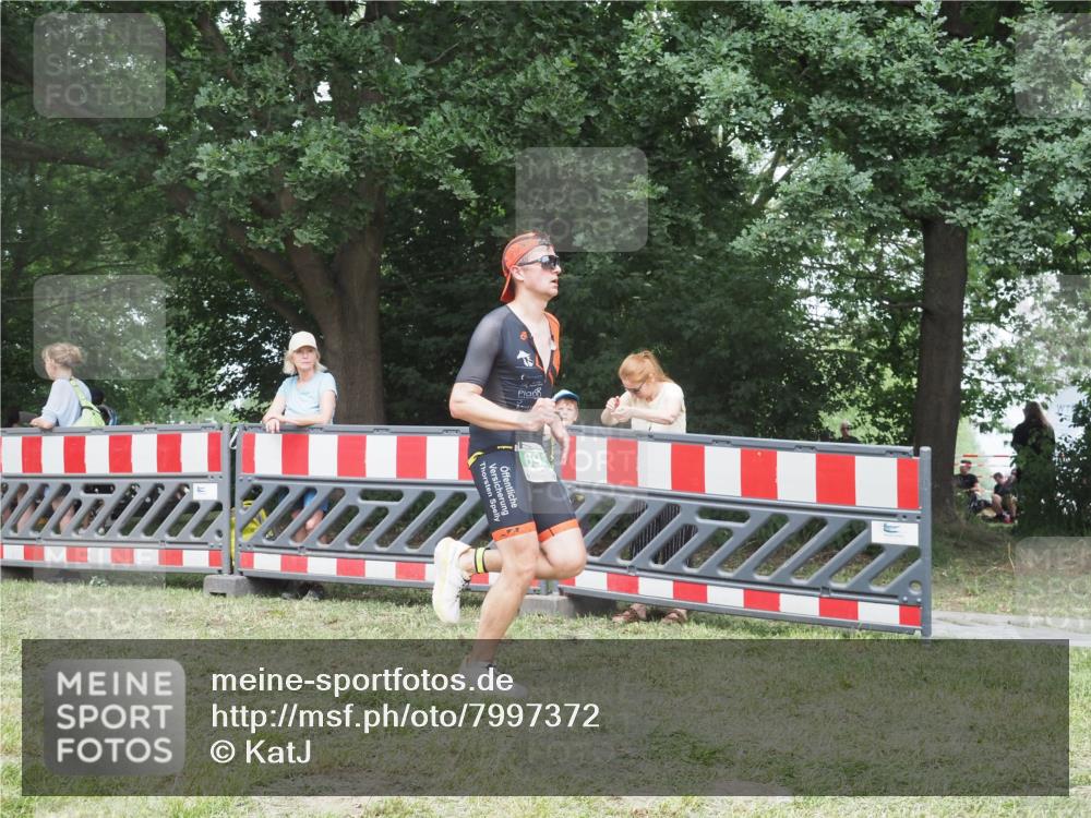 21.06.2025 - 27. Vierlanden-Triathlon KatJ http://msf.ph/oto/7997372 15.06.2025 12:50:40 Ziel 693 meine-sportfotos.de