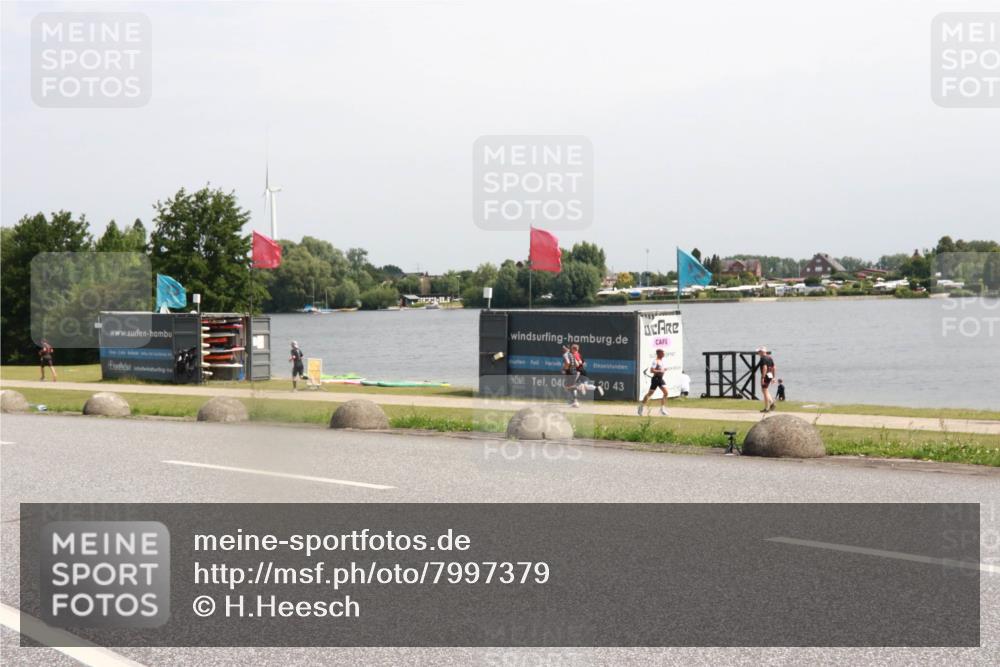 15.06.2025 - 27. Vierlanden-Triathlon H.Heesch http://msf.ph/oto/7997379 15.06.2025 11:32:30 Radfahren 889, 955 meine-sportfotos.de