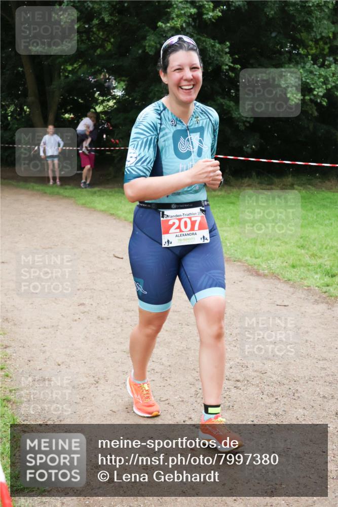 21.06.2025 - 27. Vierlanden-Triathlon Lena Gebhardt http://msf.ph/oto/7997380 15.06.2025 13:54:52 Laufen 202, 207 meine-sportfotos.de