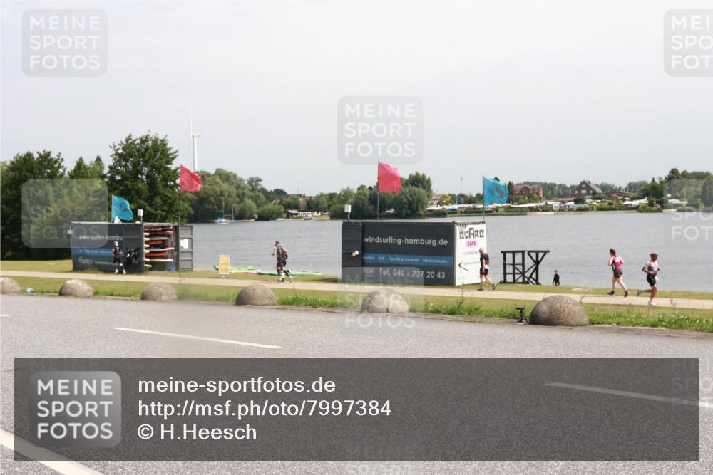 15.06.2025 - 27. Vierlanden-Triathlon H.Heesch http://msf.ph/oto/7997384 15.06.2025 11:32:32 Radfahren 677, 889, 955 meine-sportfotos.de