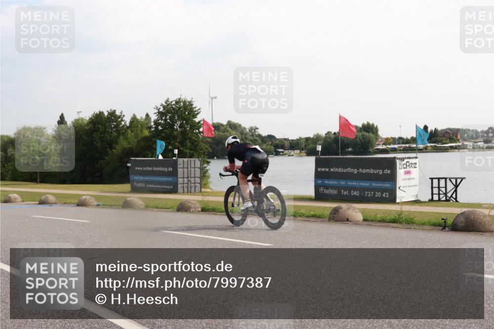 15.06.2025 - 27. Vierlanden-Triathlon H.Heesch http://msf.ph/oto/7997387 15.06.2025 09:35:50 Radfahren 252 meine-sportfotos.de