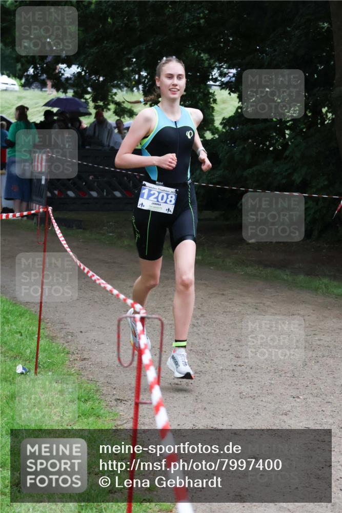 21.06.2025 - 27. Vierlanden-Triathlon Lena Gebhardt http://msf.ph/oto/7997400 15.06.2025 13:55:03 Laufen 202, 1208 meine-sportfotos.de