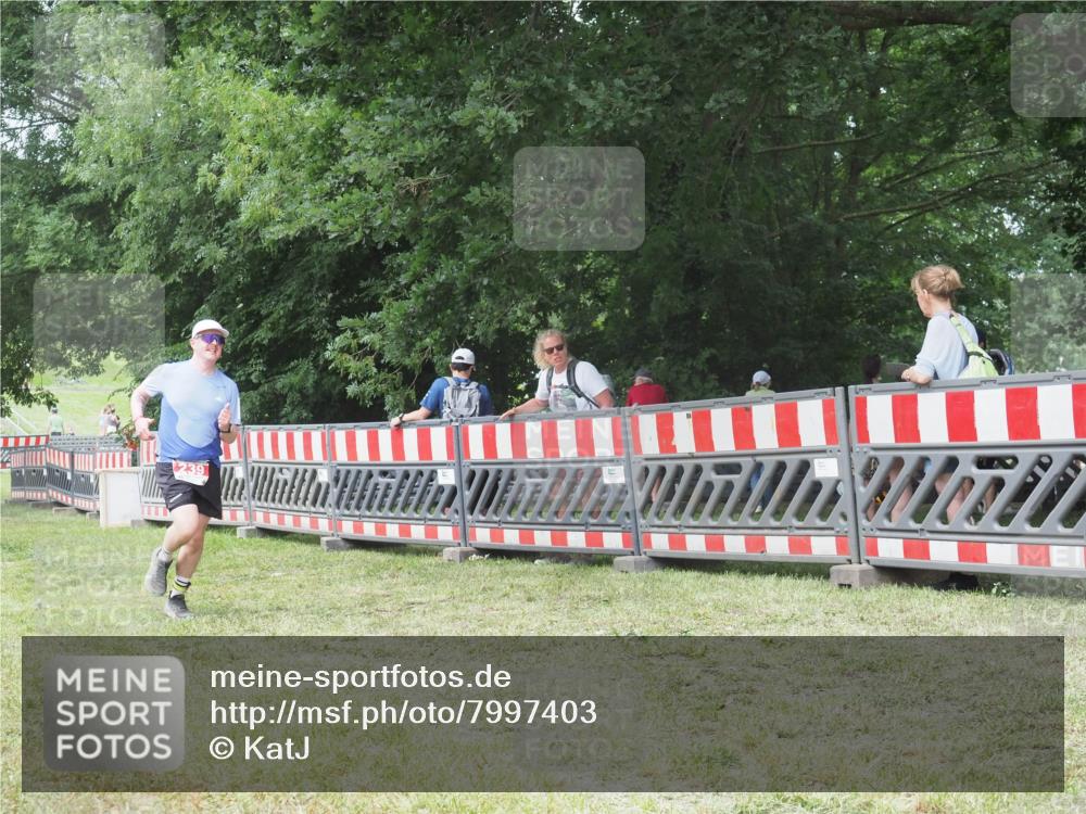 21.06.2025 - 27. Vierlanden-Triathlon KatJ http://msf.ph/oto/7997403 15.06.2025 12:50:56 Ziel 239, 695 meine-sportfotos.de