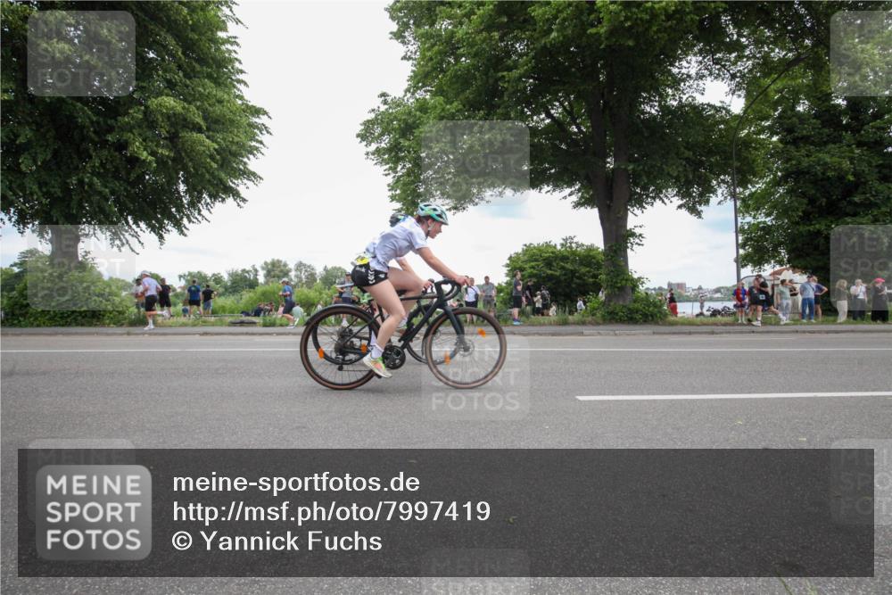 15.06.2025 - 7 Türme Triathlon Yannick Fuchs http://msf.ph/oto/7997419 15.06.2025 13:50:20 Radfahren 822, 839, 850, 866, 894, 960, 1099 meine-sportfotos.de