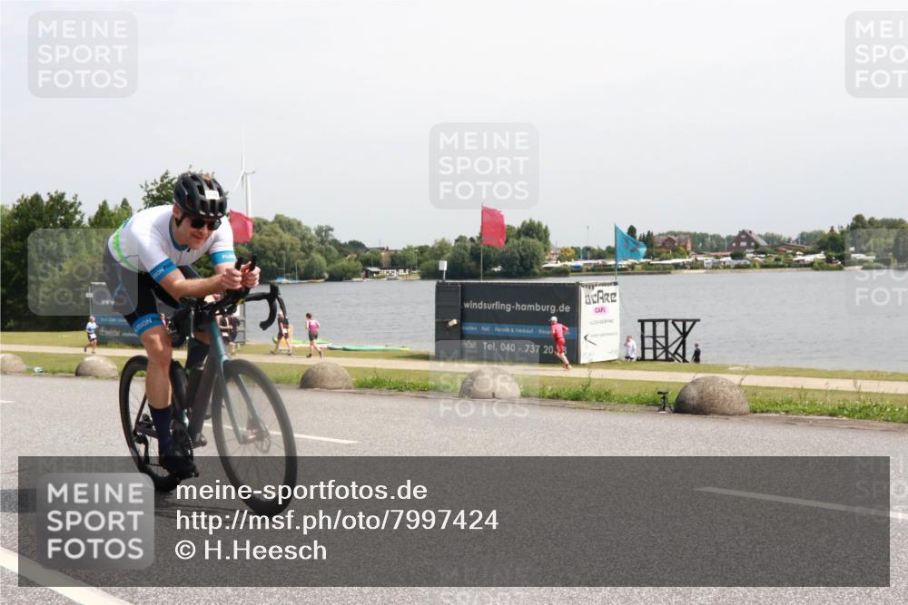 15.06.2025 - 27. Vierlanden-Triathlon H.Heesch http://msf.ph/oto/7997424 15.06.2025 11:32:42 Radfahren 716 meine-sportfotos.de