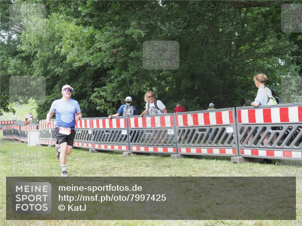 21.06.2025 - 27. Vierlanden-Triathlon KatJ http://msf.ph/oto/7997425 15.06.2025 12:50:56 Ziel 239, 695 meine-sportfotos.de
