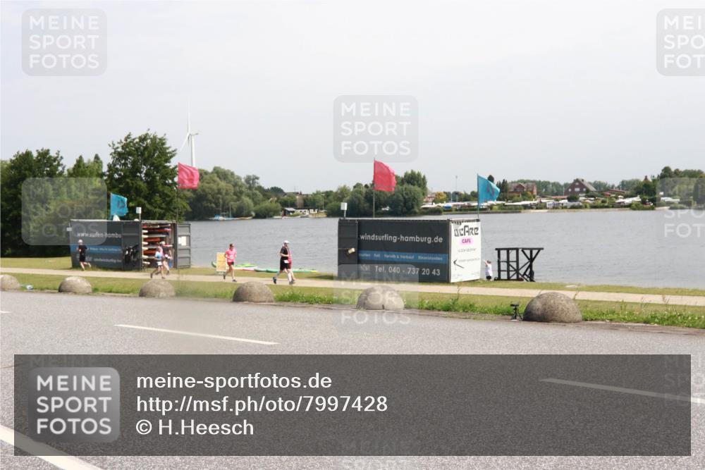 15.06.2025 - 27. Vierlanden-Triathlon H.Heesch http://msf.ph/oto/7997428 15.06.2025 11:32:44 Radfahren 716 meine-sportfotos.de