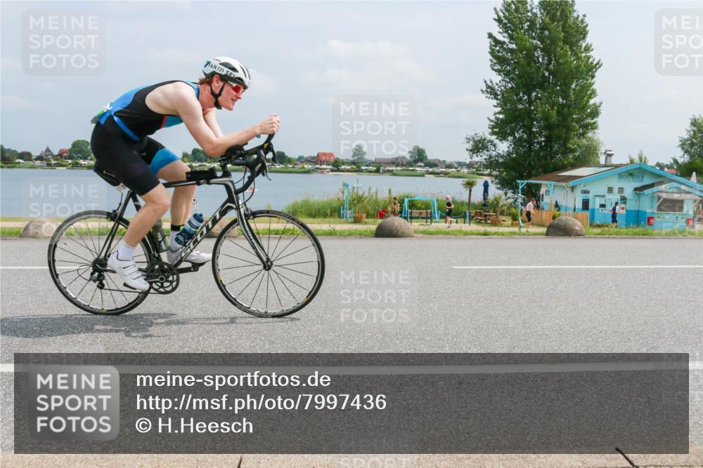 21.06.2025 - 27. Vierlanden-Triathlon H.Heesch http://msf.ph/oto/7997436 15.06.2025 12:26:11 Radfahren 731, 846 meine-sportfotos.de
