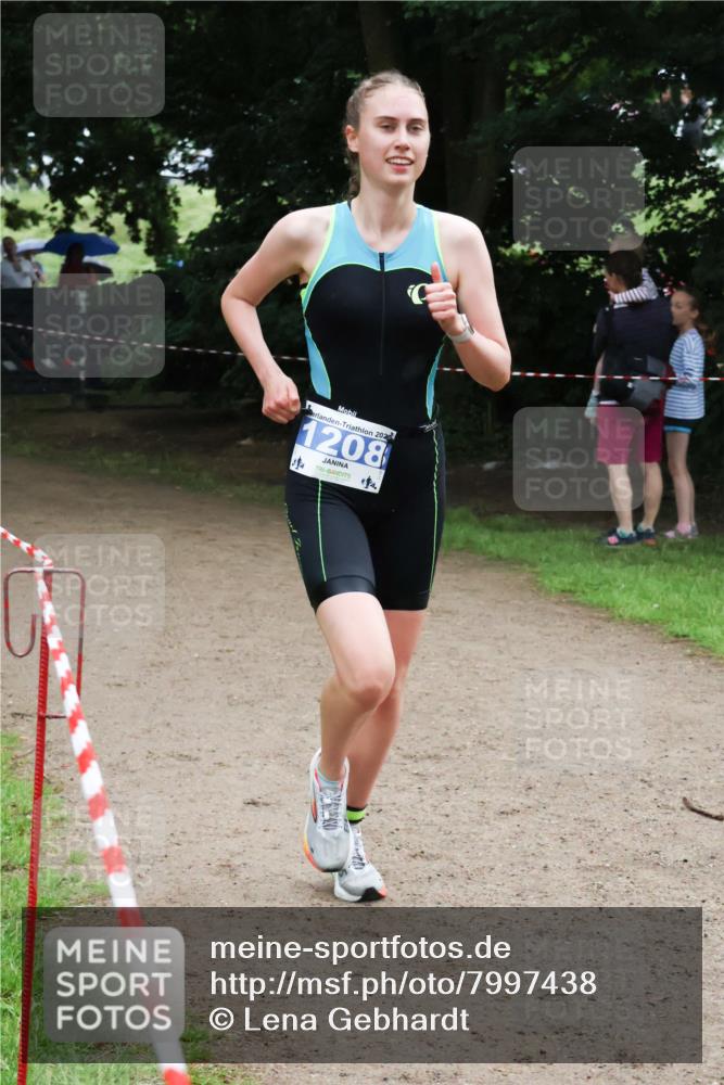21.06.2025 - 27. Vierlanden-Triathlon Lena Gebhardt http://msf.ph/oto/7997438 15.06.2025 13:55:04 Laufen 202, 1208, 4 meine-sportfotos.de