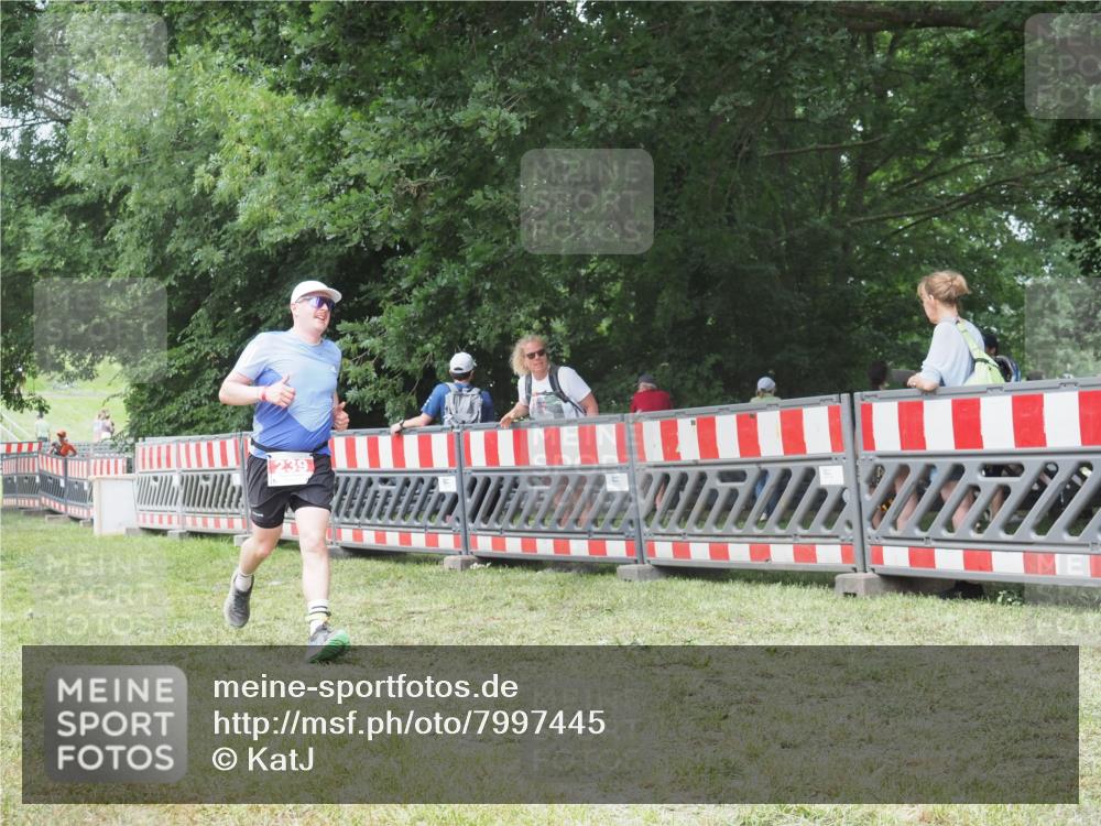 21.06.2025 - 27. Vierlanden-Triathlon KatJ http://msf.ph/oto/7997445 15.06.2025 12:50:56 Ziel 239, 695 meine-sportfotos.de