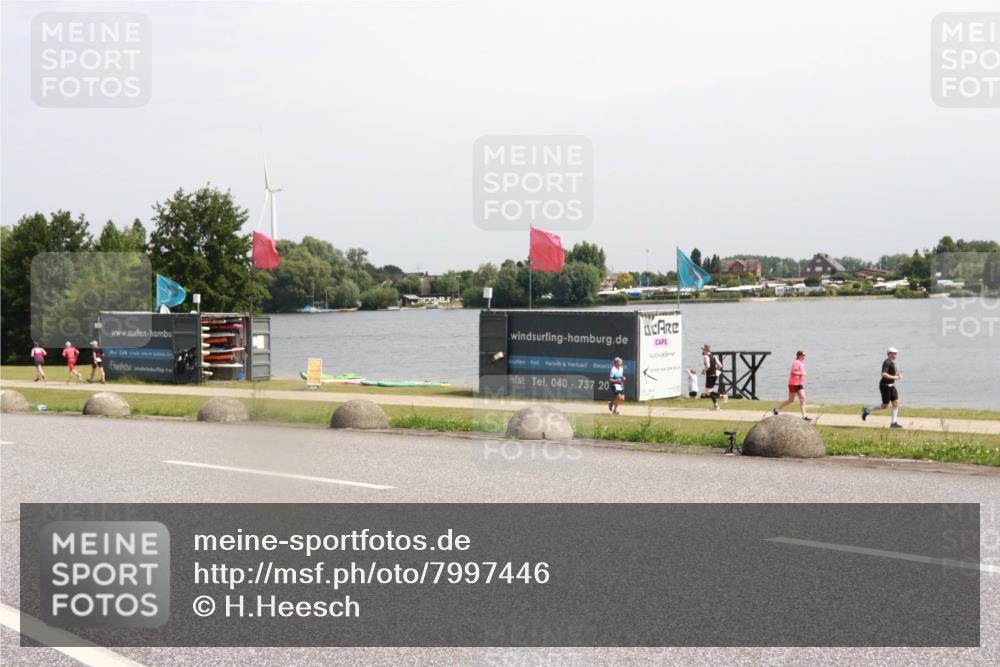 15.06.2025 - 27. Vierlanden-Triathlon H.Heesch http://msf.ph/oto/7997446 15.06.2025 11:32:50 Radfahren 718 meine-sportfotos.de