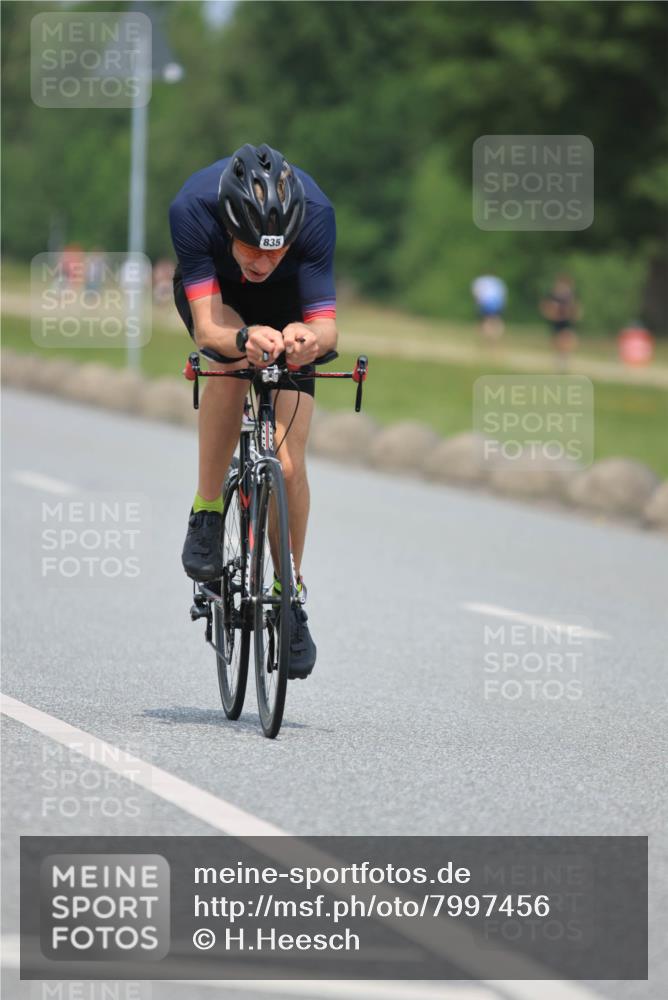 21.06.2025 - 27. Vierlanden-Triathlon H.Heesch http://msf.ph/oto/7997456 15.06.2025 12:25:08 Radfahren 801, 835 meine-sportfotos.de