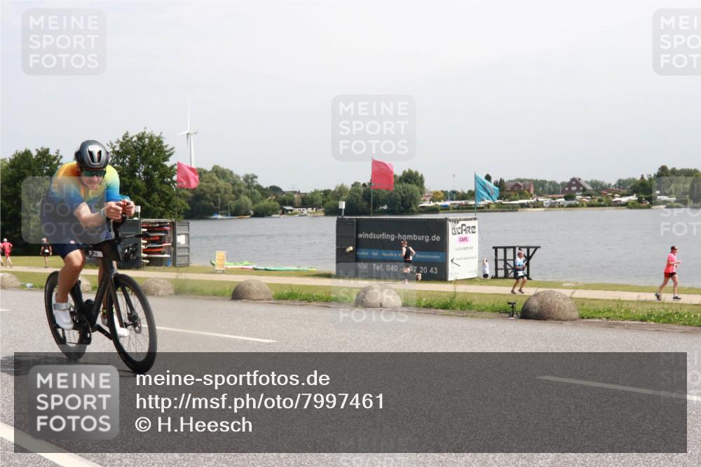 15.06.2025 - 27. Vierlanden-Triathlon H.Heesch http://msf.ph/oto/7997461 15.06.2025 11:32:51 Radfahren 718 meine-sportfotos.de