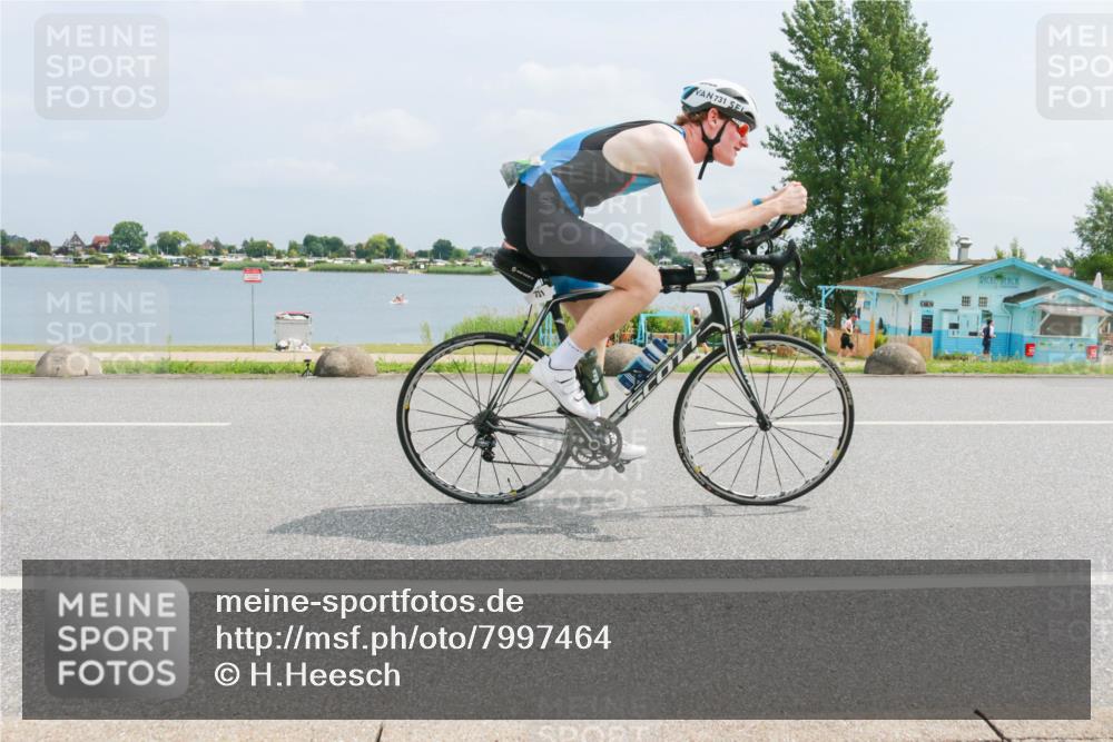 21.06.2025 - 27. Vierlanden-Triathlon H.Heesch http://msf.ph/oto/7997464 15.06.2025 12:26:11 Radfahren 731, 846 meine-sportfotos.de