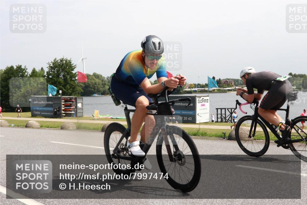15.06.2025 - 27. Vierlanden-Triathlon H.Heesch http://msf.ph/oto/7997474 15.06.2025 11:32:51 Radfahren 718 meine-sportfotos.de