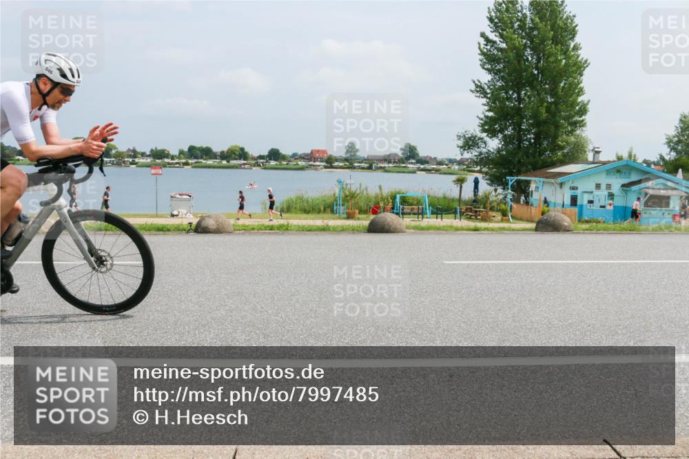 21.06.2025 - 27. Vierlanden-Triathlon H.Heesch http://msf.ph/oto/7997485 15.06.2025 12:26:14 Radfahren 731, 846 meine-sportfotos.de