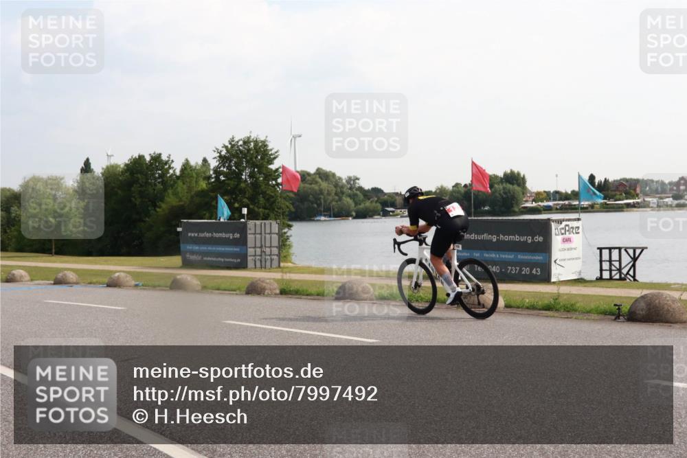 15.06.2025 - 27. Vierlanden-Triathlon H.Heesch http://msf.ph/oto/7997492 15.06.2025 09:37:35 Radfahren 16, 25, 133, 207 meine-sportfotos.de