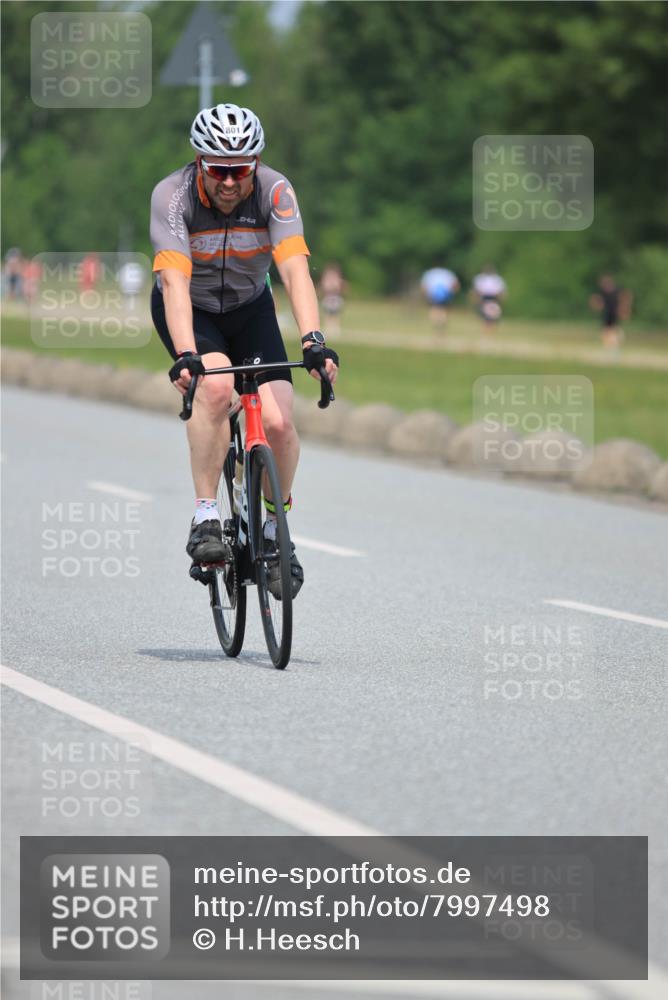 21.06.2025 - 27. Vierlanden-Triathlon H.Heesch http://msf.ph/oto/7997498 15.06.2025 12:25:15 Radfahren 801 meine-sportfotos.de