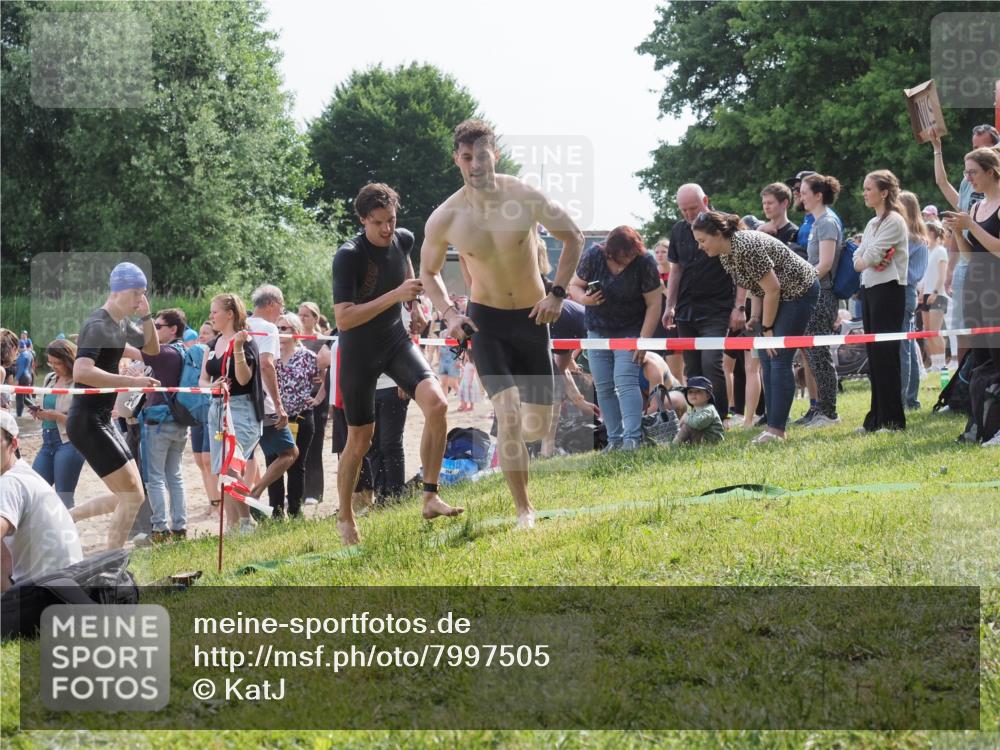 15.06.2025 - 27. Vierlanden-Triathlon KatJ http://msf.ph/oto/7997505 15.06.2025 09:55:53 Schwimmen 273, 280, 283, 300, 303, 308, 322, 331, 338 meine-sportfotos.de