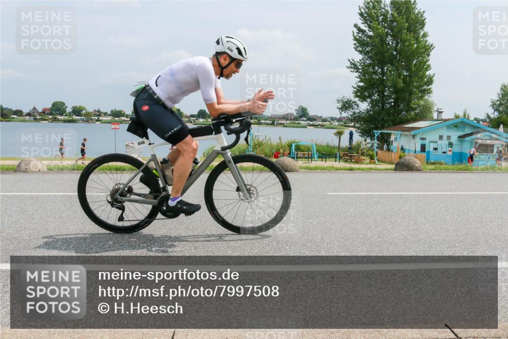 21.06.2025 - 27. Vierlanden-Triathlon H.Heesch http://msf.ph/oto/7997508 15.06.2025 12:26:14 Radfahren 731, 846 meine-sportfotos.de