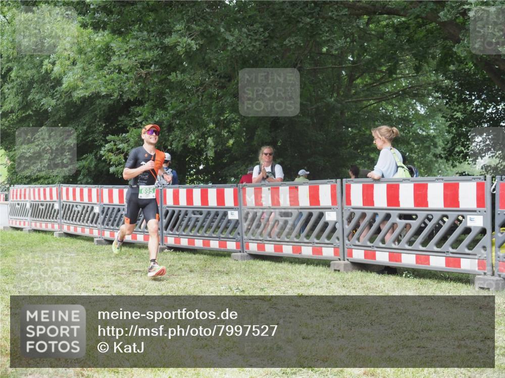 21.06.2025 - 27. Vierlanden-Triathlon KatJ http://msf.ph/oto/7997527 15.06.2025 12:51:04 Ziel 129, 695 meine-sportfotos.de