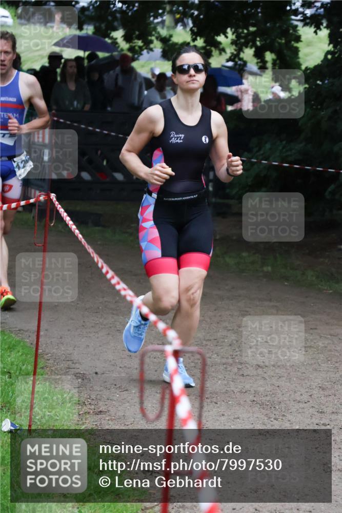 21.06.2025 - 27. Vierlanden-Triathlon Lena Gebhardt http://msf.ph/oto/7997530 15.06.2025 13:55:23 Laufen  meine-sportfotos.de