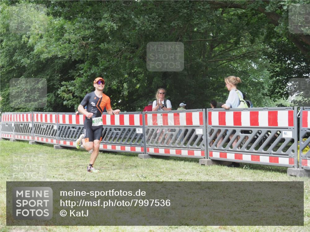 21.06.2025 - 27. Vierlanden-Triathlon KatJ http://msf.ph/oto/7997536 15.06.2025 12:51:04 Ziel 129, 695 meine-sportfotos.de