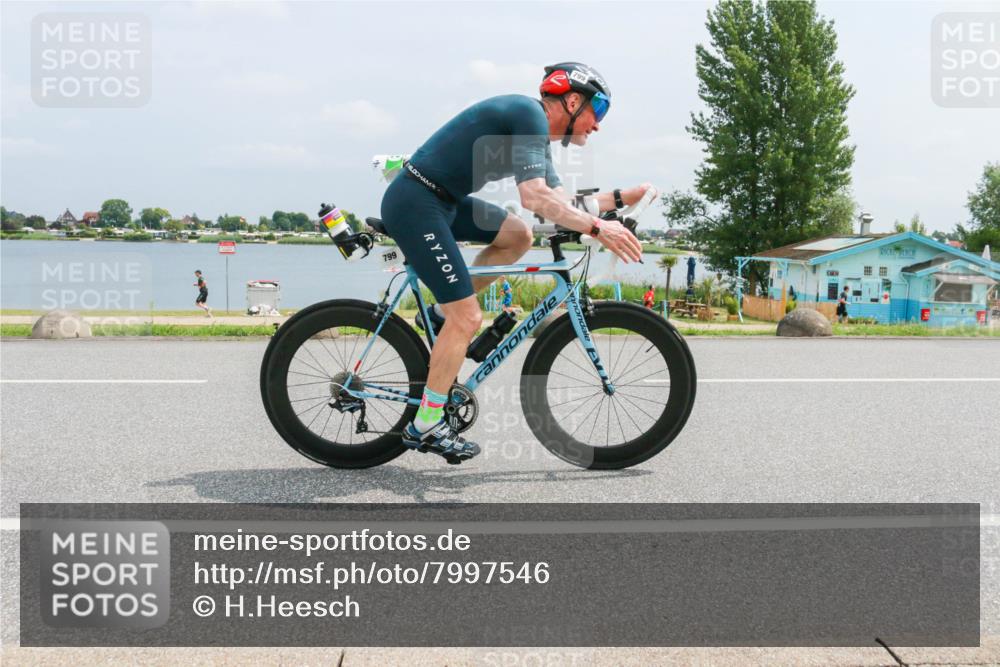 21.06.2025 - 27. Vierlanden-Triathlon H.Heesch http://msf.ph/oto/7997546 15.06.2025 12:26:24 Radfahren 799 meine-sportfotos.de