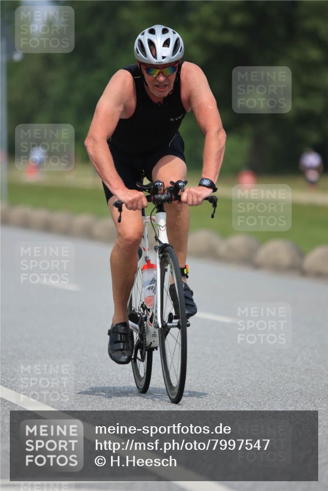21.06.2025 - 27. Vierlanden-Triathlon H.Heesch http://msf.ph/oto/7997547 15.06.2025 12:25:25 Radfahren 717, 787, 847 meine-sportfotos.de
