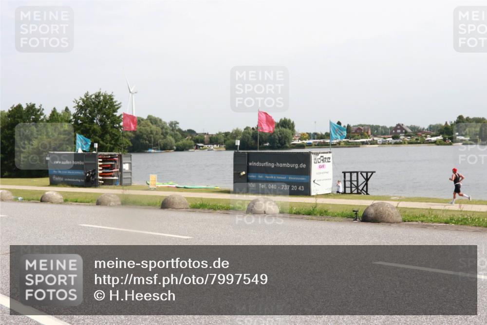 15.06.2025 - 27. Vierlanden-Triathlon H.Heesch http://msf.ph/oto/7997549 15.06.2025 11:33:03 Radfahren 650, 744 meine-sportfotos.de