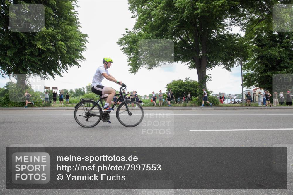 15.06.2025 - 7 Türme Triathlon Yannick Fuchs http://msf.ph/oto/7997553 15.06.2025 13:50:44 Radfahren 326, 389, 911, 1096 meine-sportfotos.de