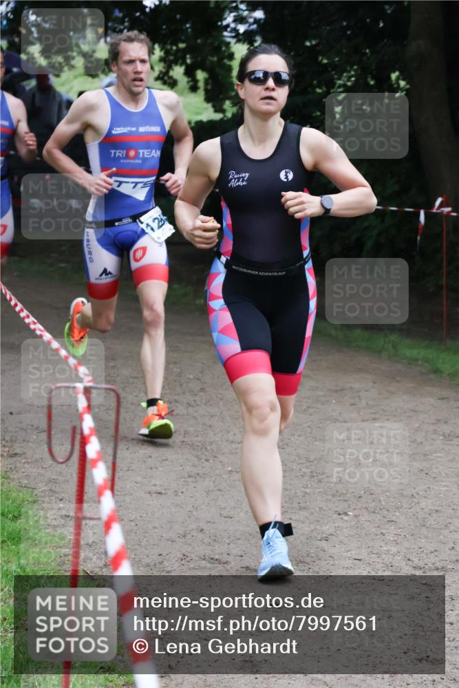 21.06.2025 - 27. Vierlanden-Triathlon Lena Gebhardt http://msf.ph/oto/7997561 15.06.2025 13:55:24 Laufen 12 meine-sportfotos.de